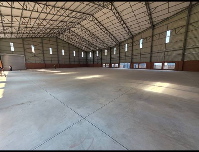 2,199M² WAREHOUSE TO LET IN CROWN